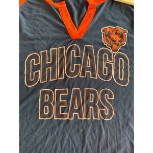 Woman's Chicago Bears Glitter Font V-neck‎ Size Large